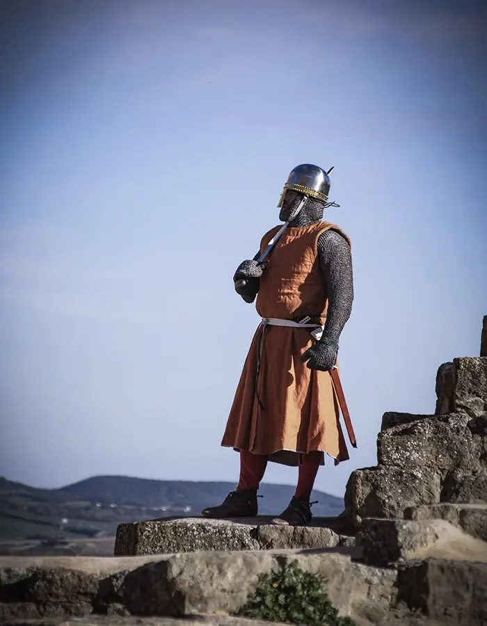 Caballero en Castillo de Montearagón