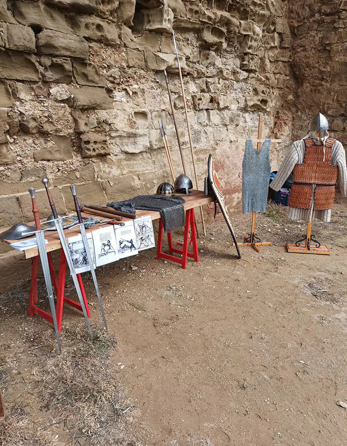 Exposición de armas y vestimenta medievales