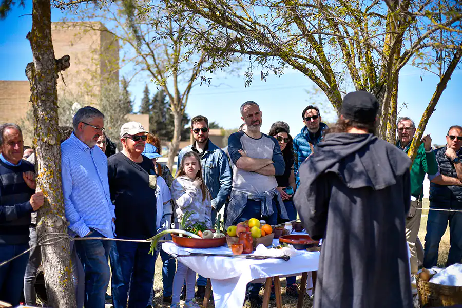 Visitantes en recreación histórica